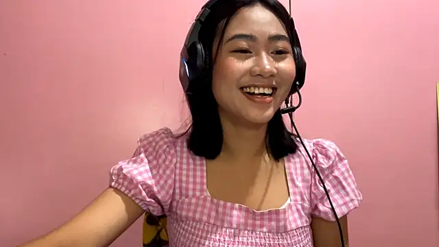 IndiraBrieger online show from March 26, 2:06 am