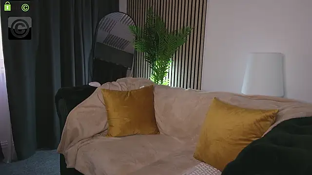 Snapshot of Ema_Reese chatting on March 25, 8:09 am Ema Reese online show from March 25, 8:09 am