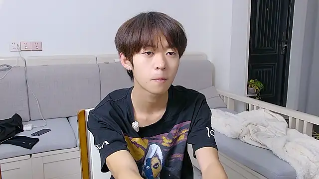 Snapshot of buding-001 chatting on March 24, 11:26 am buding-001 online show from March 24, 11:26 am