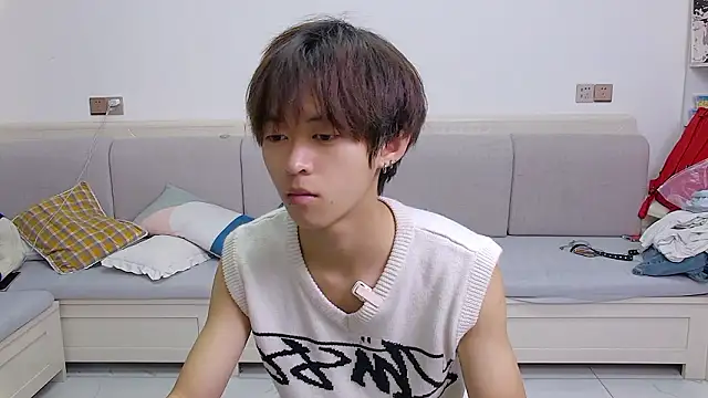 Snapshot of buding-001 chatting on March 27, 10:48 am buding-001 online show from March 27, 10:48 am