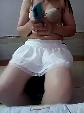 Pia-bee online show from March 31, 3:01 pm