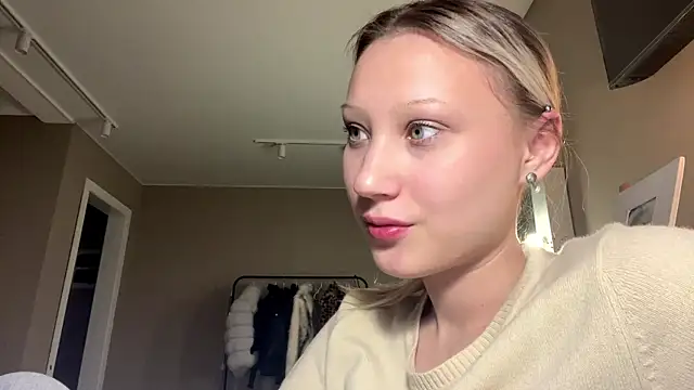 VibeAnna online show from March 31, 3:45 pm