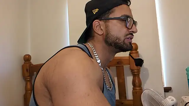 robin103666 online show from April 2, 8:34 am