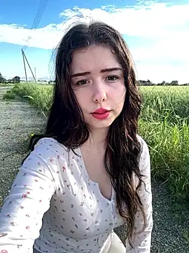 Snapshot of leiawifey chatting on April 6, 2:18 pm leiawifey online show from April 6, 2:18 pm