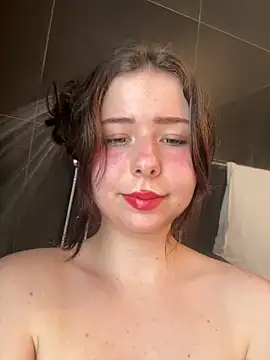 Snapshot of leiawifey chatting on April 7, 2:39 pm leiawifey online show from April 7, 2:39 pm