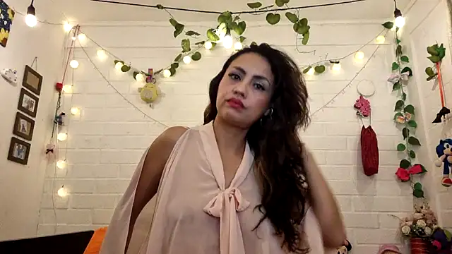 Snapshot of LASEXbellaX chatting on June 14, 2:46 am LASEXbellaX online show from June 14, 2:46 am