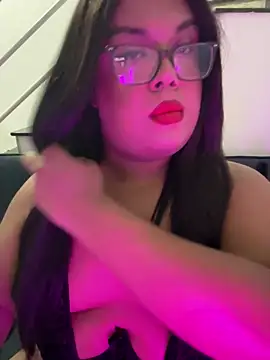 Snapshot of NicoleBBigAss chatting on May 10, 2:50 am NicoleBBigAss online show from May 10, 2:50 am