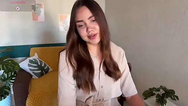 Snapshot of NebulaaHaven chatting on April 6, 6:09 pm NebulaaHaven online show from April 6, 6:09 pm