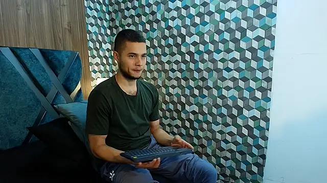Joaho Fernandez online show from June 9, 8:42 pm