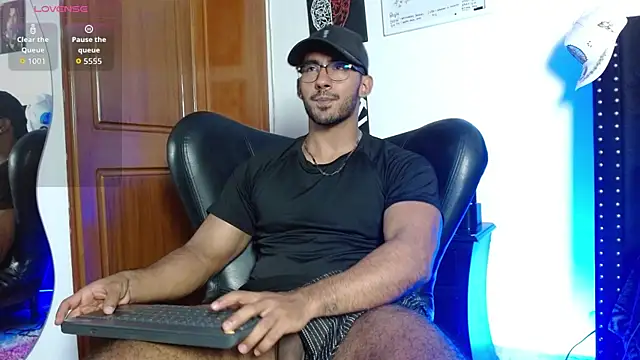 romanpearce  online show from May 20, 4:18 am