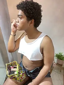 Snapshot of Sweet_Darius chatting on June 25, 1:49 am Sweet Darius online show from June 25, 1:49 am