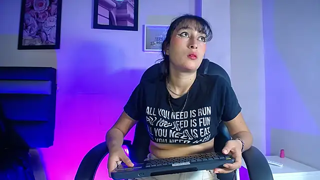 Snapshot of Fenixx_19 chatting on March 26, 11:27 am Fenixx 19 online show from March 26, 11:27 am