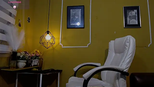 Snapshot of AmericaMillan_ds chatting on April 2, 1:42 pm AmericaMillan ds online show from April 2, 1:42 pm