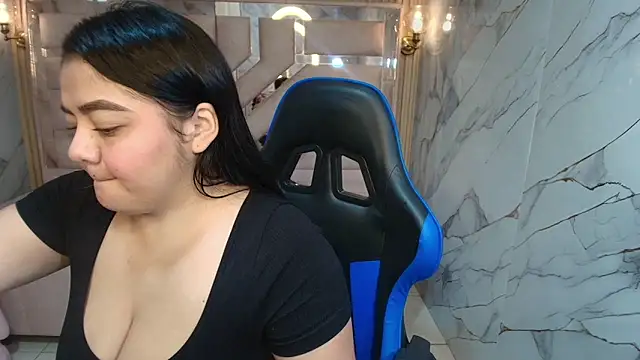 Snapshot of luna__r_ chatting on April 2, 3:04 am luna r online show from April 2, 3:04 am