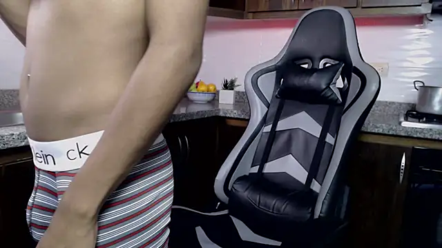 Snapshot of LexSin17 chatting on March 31, 7:47 pm LexSin17 online show from March 31, 7:47 pm