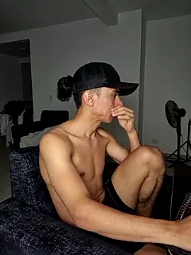 Snapshot of Stiven_yb chatting on March 26, 1:22 am Stiven yb online show from March 26, 1:22 am