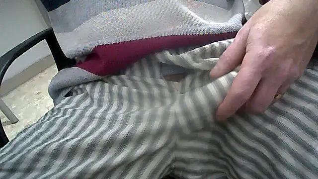 Snapshot of xfri77 chatting on April 28, 5:34 am xfri77 online show from April 28, 5:34 am