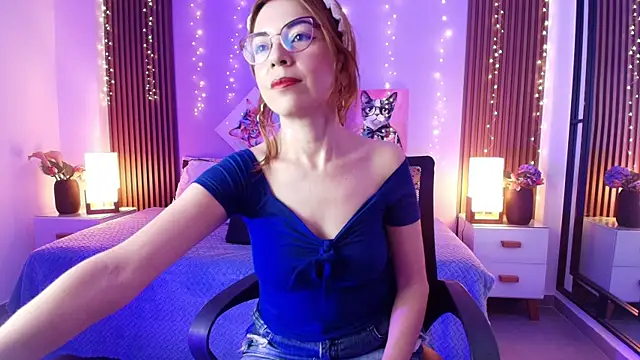 HoneyLeslie online show from April 5, 2:53 am