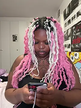 Snapshot of Nyla_xox chatting on April 2, 9:56 pm Nyla xox online show from April 2, 9:56 pm