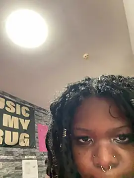 Snapshot of Nyla_xox chatting on April 19, 10:34 pm Nyla xox online show from April 19, 10:34 pm