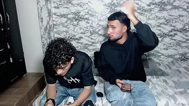 Snapshot of escanor_ar chatting on April 1, 2:56 am escanor ar online show from April 1, 2:56 am