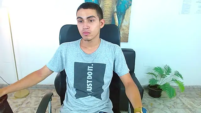 Snapshot of lucass_18 chatting on March 28, 7:57 pm lucass 18 online show from March 28, 7:57 pm