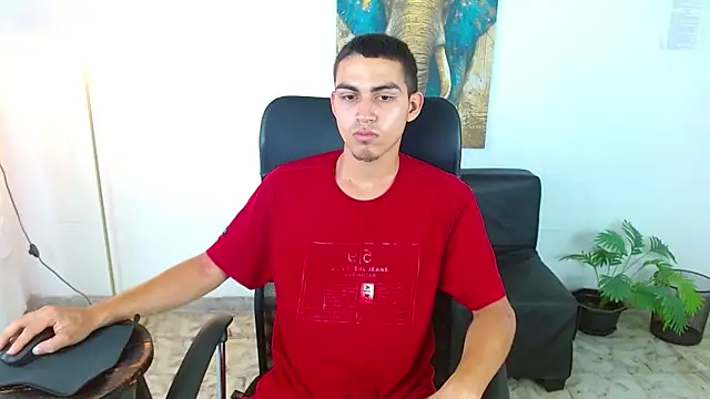 Snapshot of lucass_18 chatting on March 30, 8:21 pm lucass 18 online show from March 30, 8:21 pm