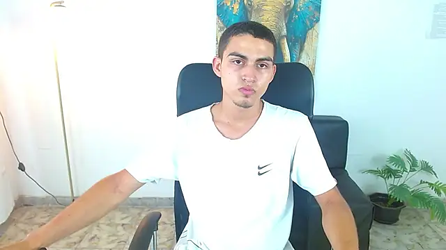 Snapshot of lucass_18 chatting on March 31, 8:20 pm lucass 18 online show from March 31, 8:20 pm