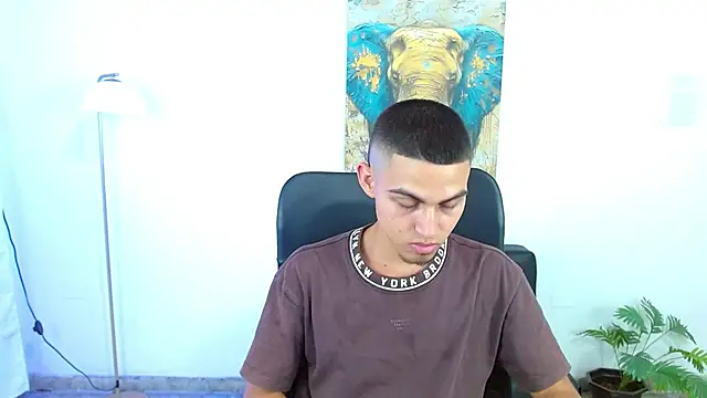 Snapshot of lucass_18 chatting on April 6, 9:16 pm lucass 18 online show from April 6, 9:16 pm