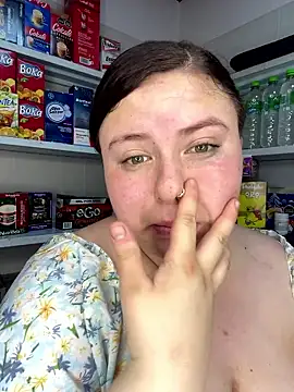 Snapshot of kitty__pinnk chatting on April 2, 7:33 pm kitty pinnk online show from April 2, 7:33 pm