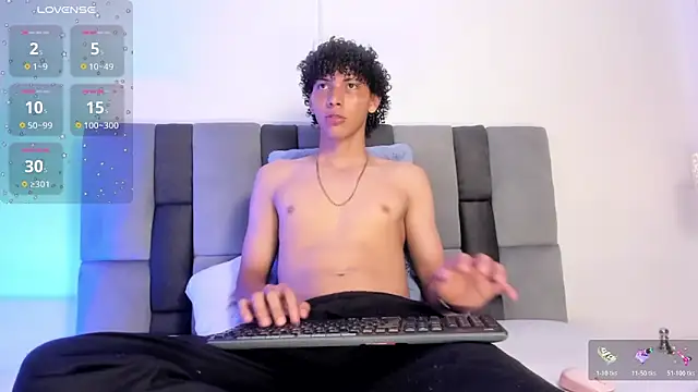 Snapshot of Eletry_01 chatting on March 30, 8:43 pm Eletry 01 online show from March 30, 8:43 pm