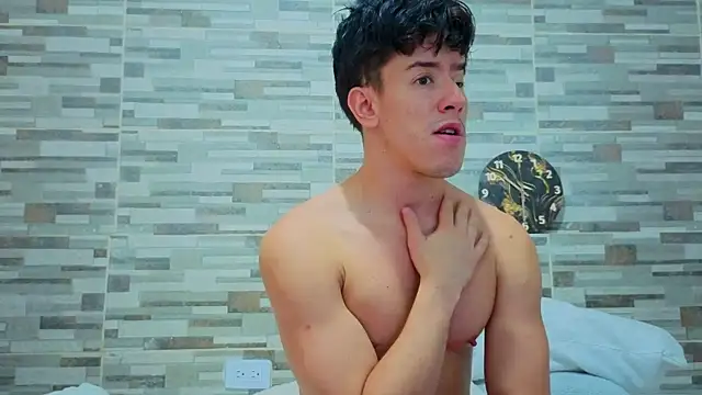 Snapshot of MAX_COOPER1 chatting on April 2, 3:37 am MAX COOPER1 online show from April 2, 3:37 am