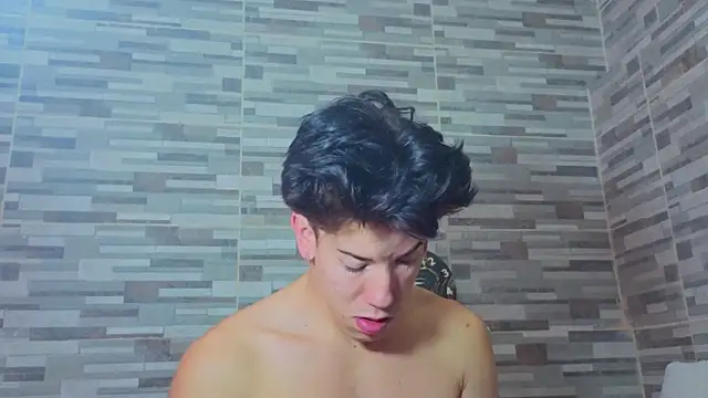 Snapshot of MAX_COOPER1 chatting on April 3, 7:56 pm MAX COOPER1 online show from April 3, 7:56 pm