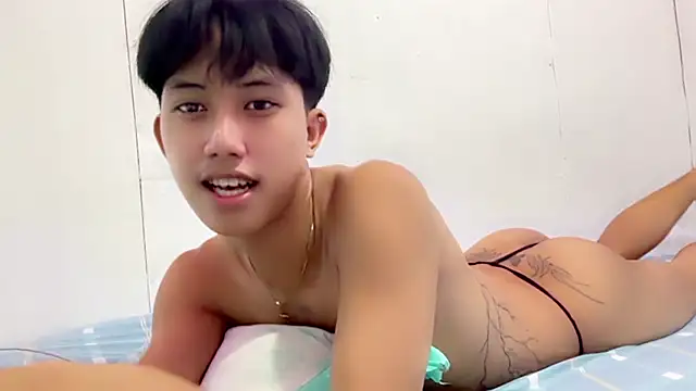 Snapshot of luxurioux_blake chatting on June 11, 2:37 pm luxurioux blake online show from June 11, 2:37 pm