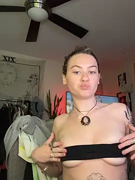 peachesncreamyy online show from April 27, 8:40 pm