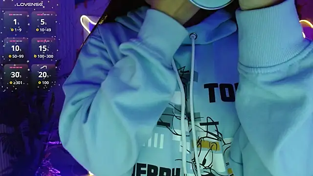 Tiiana tay online show from April 27, 3:04 am