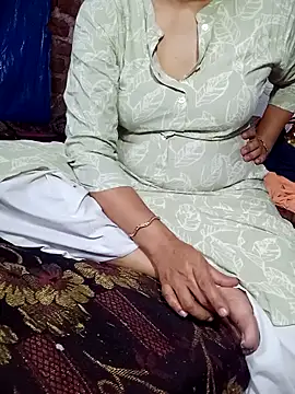 Snapshot of Sweet_Stuff1990 chatting on March 25, 1:50 pm Sweet Stuff1990 online show from March 25, 1:50 pm