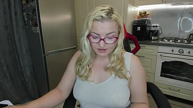 secr3tmistress online show from April 18, 5:17 pm