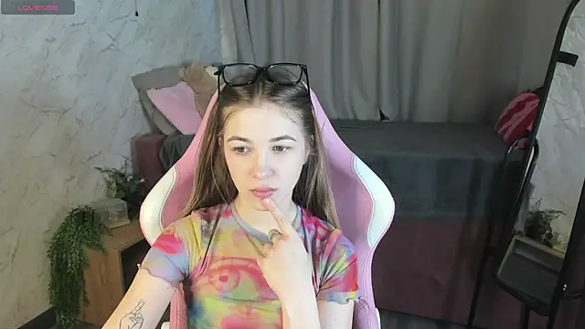 Miss Shanel online show from April 30, 1:01 am