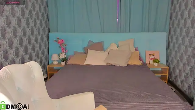 Miss Shanel online show from May 4, 1:01 am
