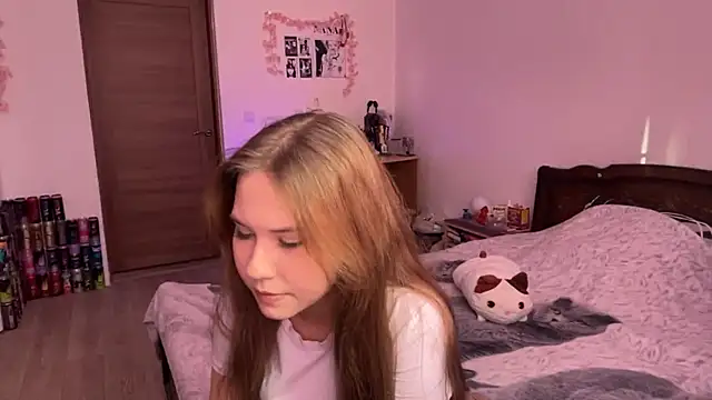 NyelleSpir online show from April 28, 3:06 pm