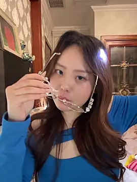 thelittlexx online show from April 1, 1:41 pm