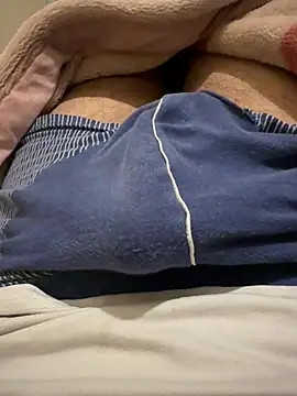 Snapshot of shyyyyy0 chatting on March 27, 4:18 am shyyyyy0 online show from March 27, 4:18 am