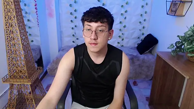 Snapshot of Evan_Connell chatting on March 28, 8:08 pm Evan Connell online show from March 28, 8:08 pm