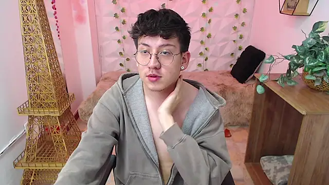 Snapshot of Evan_Connell chatting on March 31, 1:00 pm Evan Connell online show from March 31, 1:00 pm