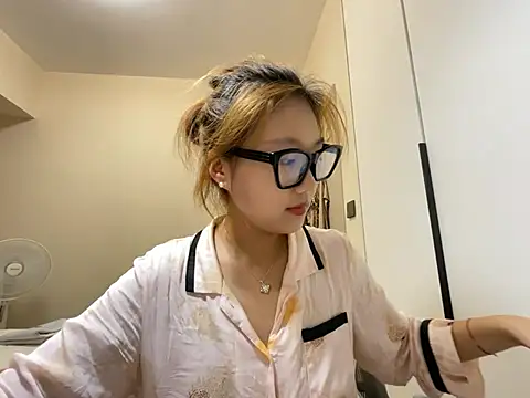 Snapshot of tutu512 chatting on July 1, 1:34 pm tutu512 online show from July 1, 1:34 pm