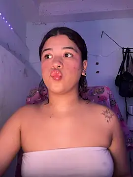 Snapshot of IvyRousex chatting on April 1, 1:01 pm IvyRousex online show from April 1, 1:01 pm