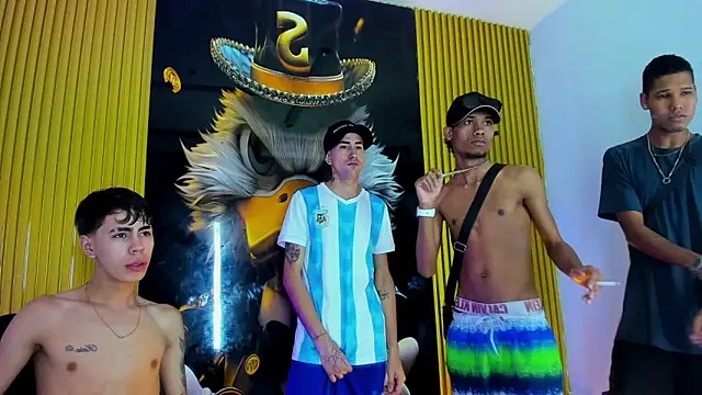 Snapshot of Gang_Members_xxx chatting on March 28, 3:39 am Gang Members xxx online show from March 28, 3:39 am