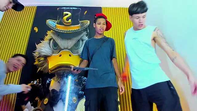 Snapshot of Gang_Members_xxx chatting on March 30, 3:40 am Gang Members xxx online show from March 30, 3:40 am