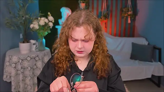 SaraSweetness online show from March 27, 9:21 am